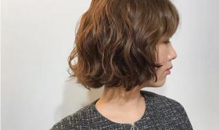 中短卷发发型图片 中短卷发发型图片